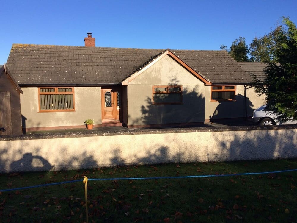 front-of-cumbrian-bungalow-before-painting